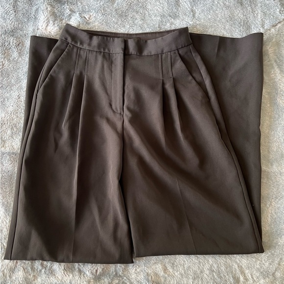 Express Tall Super High Waisted Pleated Wide Leg Pant - Picture 2 of 7